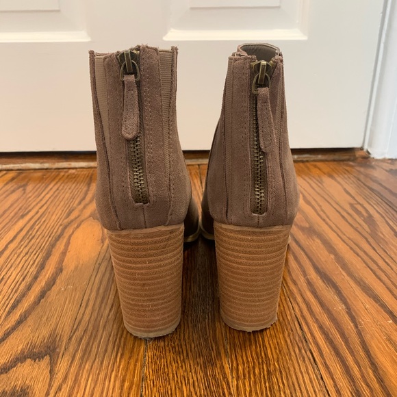 Women’s Size 10 Beige Cowsuede Ankle Booties - Picture 2 of 5
